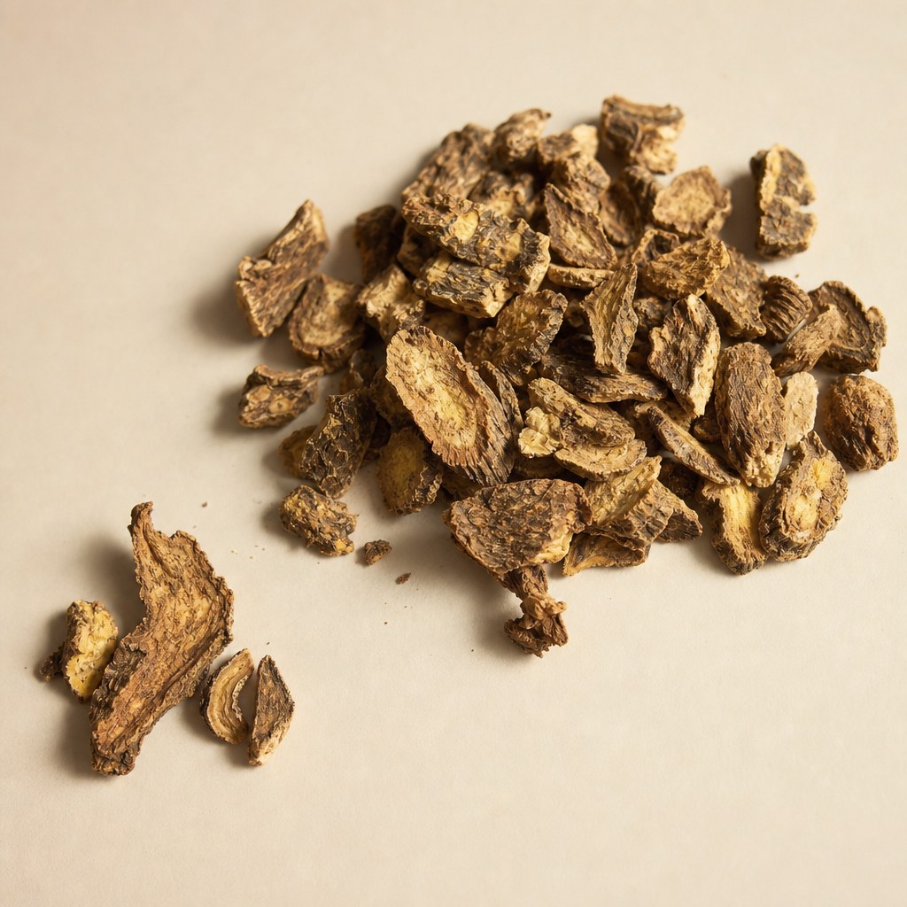 Materiale botanico essiccato di rodiola su sfondo chiaro neutro.
